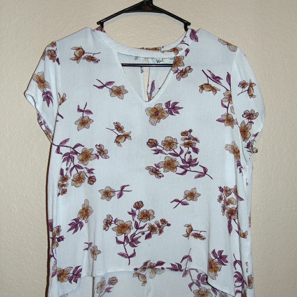 Super cute floral blouse